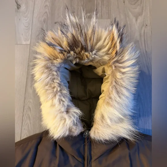 Vintage Canadian Down Parka with Fur-Trim Hood 🇨🇦 size Large - Picture 2 of 16